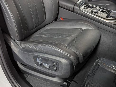 Used 2023 BMW X7 xDrive40i image 28