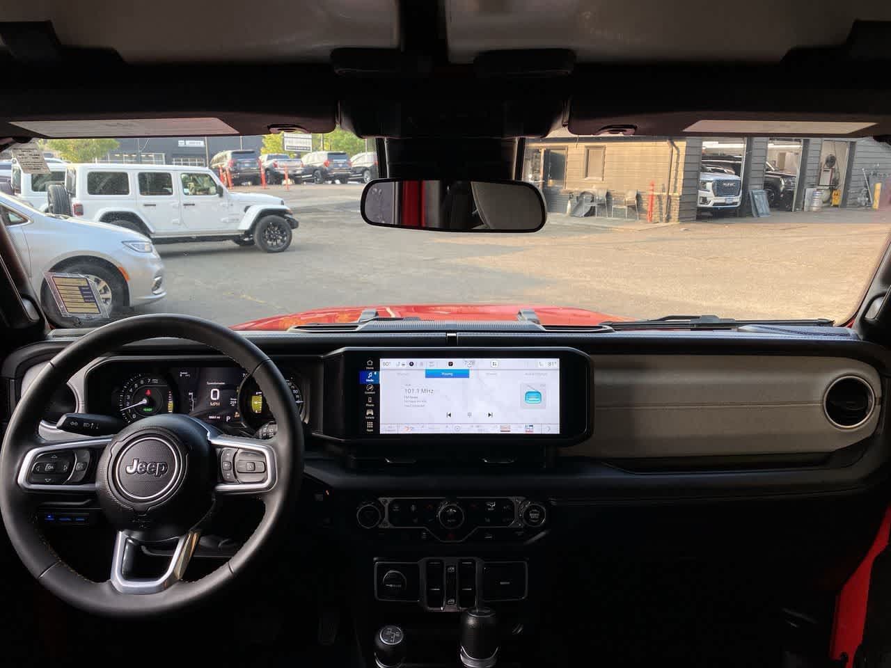 Used 2024 Jeep Wrangler Unlimited Sahara AWD/4WD image 12