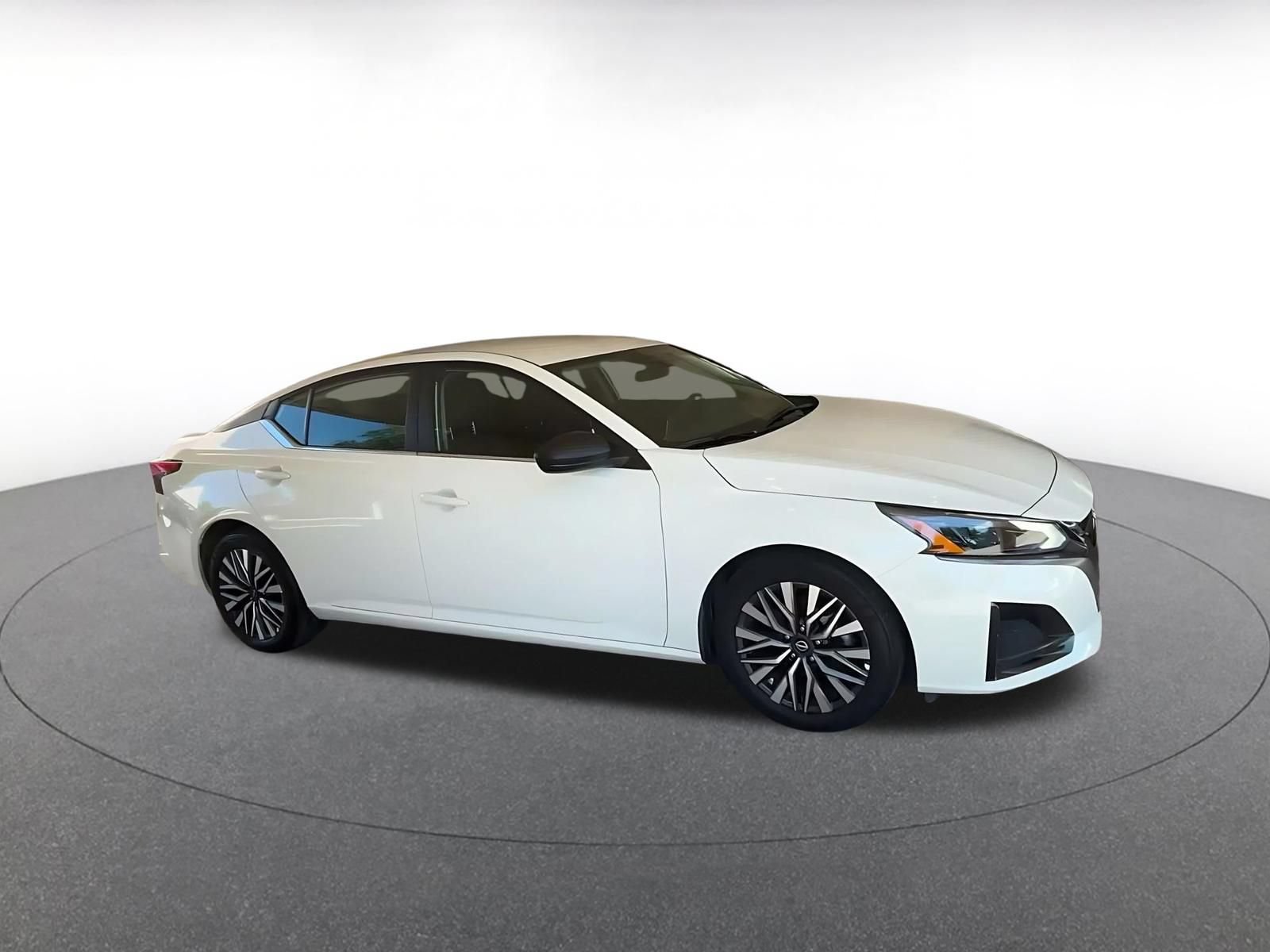 Used 2026 Nissan Altima 2.5 SV FWD image 2