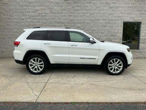 Used 2017 Jeep Grand Cherokee Limited w/ Luxury Group II AWD/4WD image 12