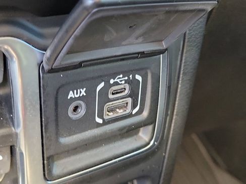 Used 2023 Jeep Gladiator Sport image 28