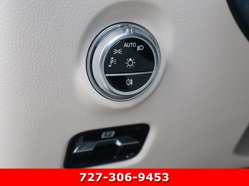 Certified 2023 Mercedes-Benz C 300 Sedan image 21