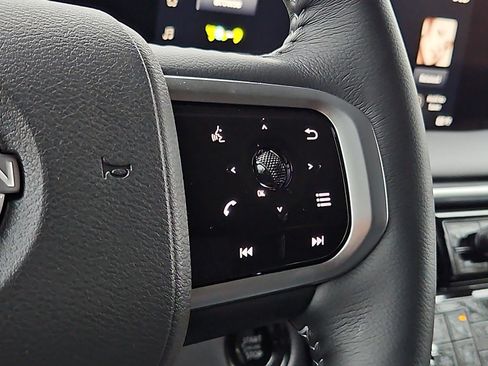 Certified 2025 Nissan Armada SV image 19