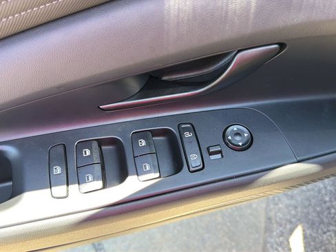 Used 2025 Hyundai Elantra Sport FWD image 11