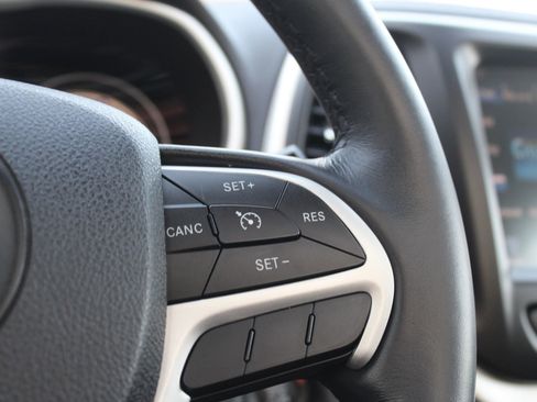 Used 2015 Jeep Cherokee Trailhawk w/ Comfort/Convenience Group image 28