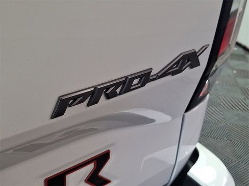 Used 2022 Nissan Frontier PRO-4X w/ Technology Package image 32