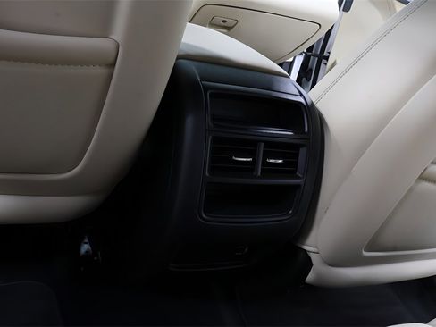 Used 2018 Cadillac XT5 Luxury image 26