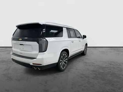 Used 2025 Chevrolet Suburban High Country AWD/4WD image 3