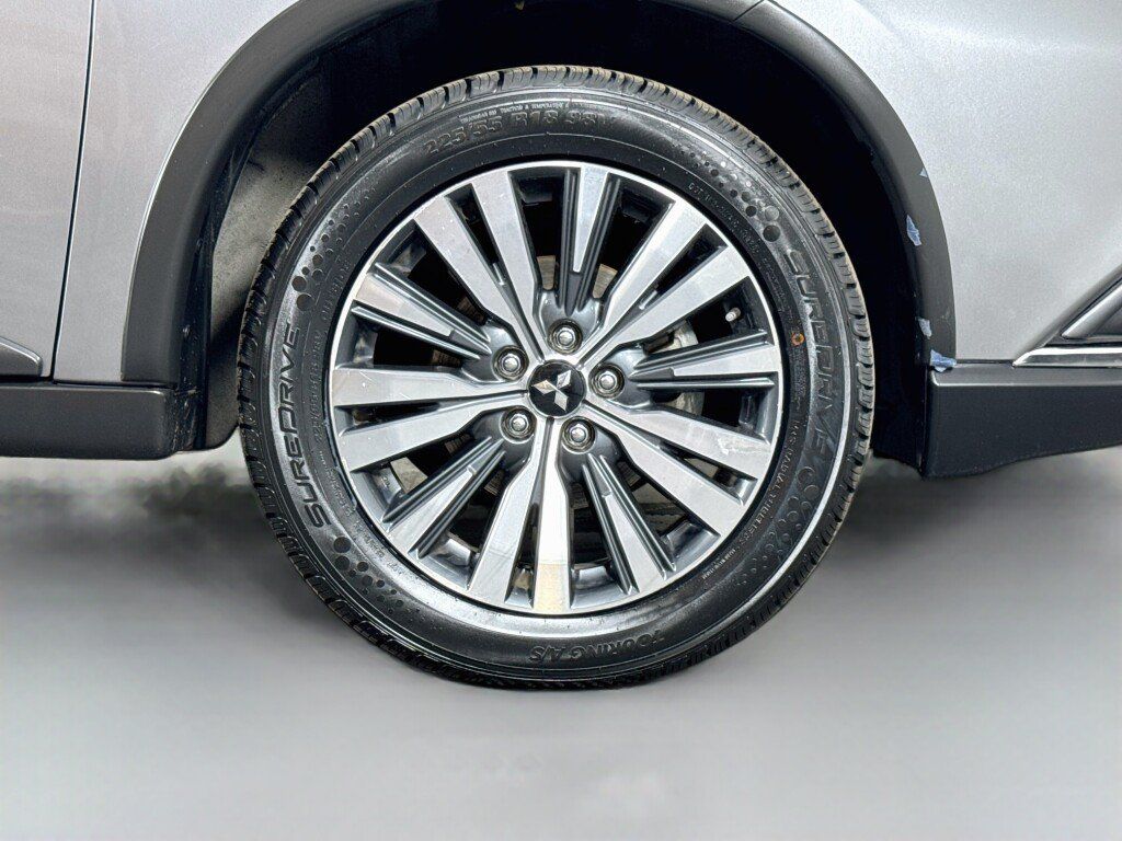 Used 2020 Mitsubishi Outlander ES AWD/4WD image 41
