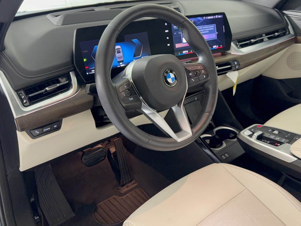Used 2026 BMW X1 xDrive28i w/ Technology Package AWD/4WD image 4