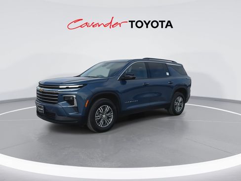 Used 2026 Chevrolet Traverse LT w/ Driver Confidence Package FWD image 4