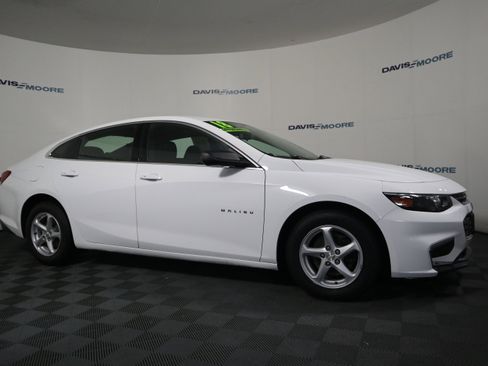 Used 2018 Chevrolet Malibu LS FWD image 4