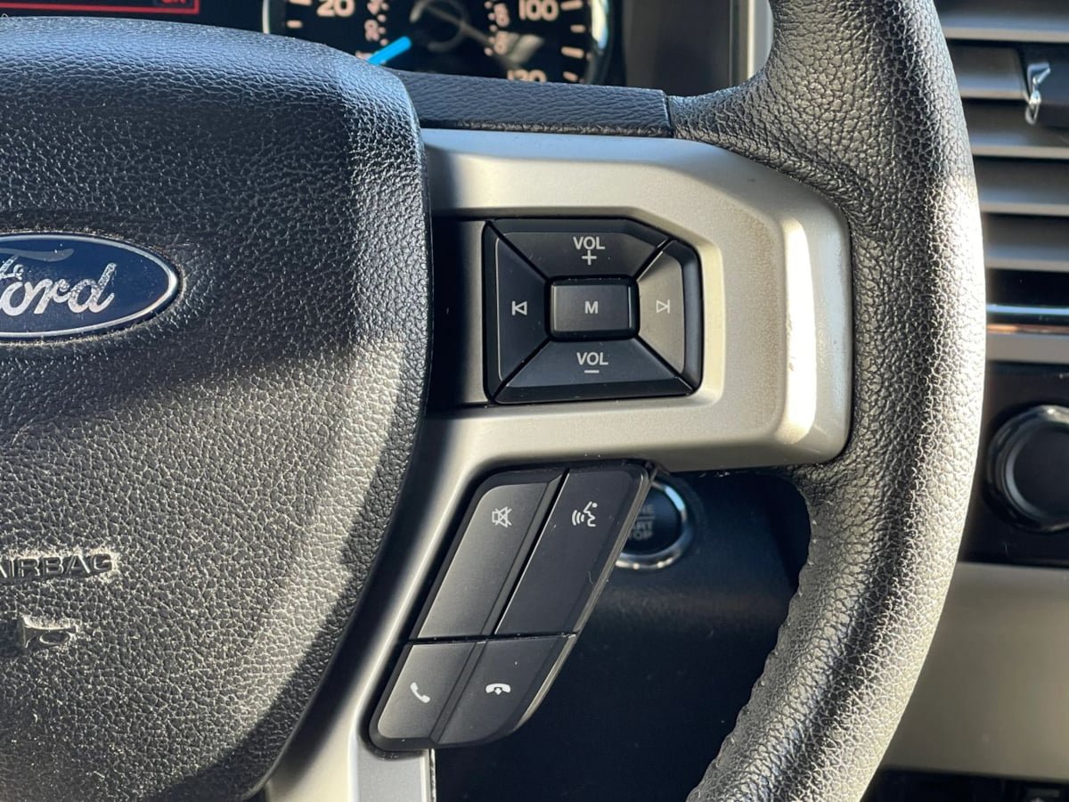 Used 2015 Ford F150 Lariat w/ Equipment Group 502A Luxury AWD/4WD image 32