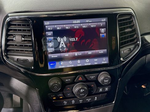 Used 2019 Jeep Grand Cherokee Altitude image 18