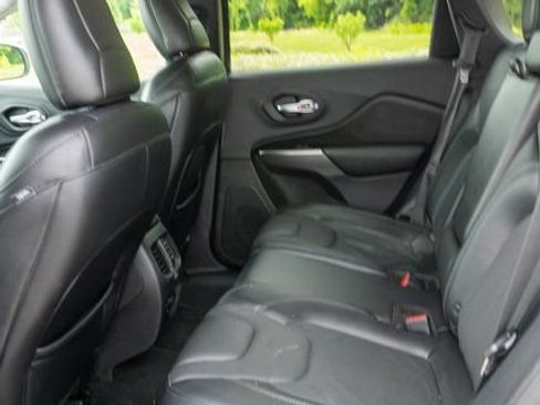Used 2019 Jeep Cherokee Limited AWD/4WD image 12