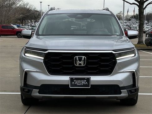 Used 2023 Honda Pilot Touring image 9