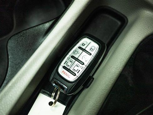 Used 2023 Chrysler Voyager LX image 21