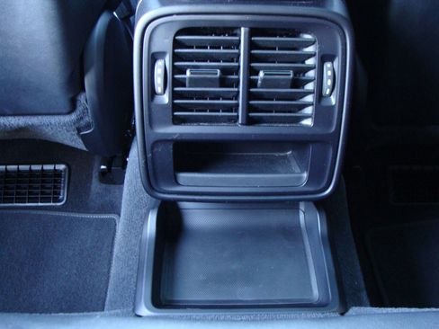 Used 2022 Porsche Taycan image 37