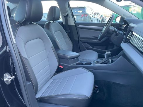 Used 2025 Volkswagen Jetta SE image 36