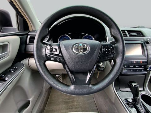 Used 2017 Toyota Camry LE FWD image 6