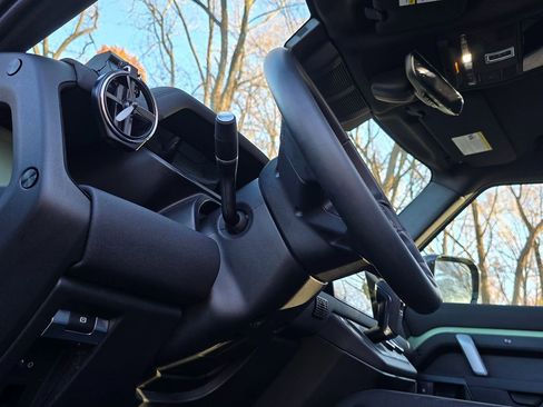 Used 2023 Land Rover Defender 110 75th Limited Edition image 28