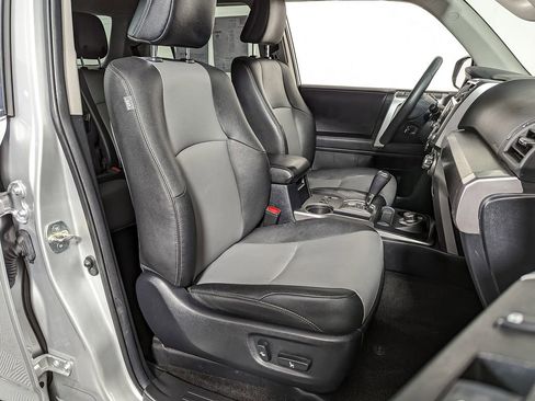 Certified 2022 Toyota 4Runner SR5 Premium image 32