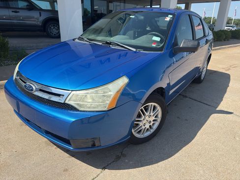 Used 2011 Ford Focus SE FWD image 2