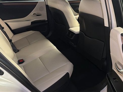 Certified 2024 Lexus ES 300h w/ Premium Package image 13