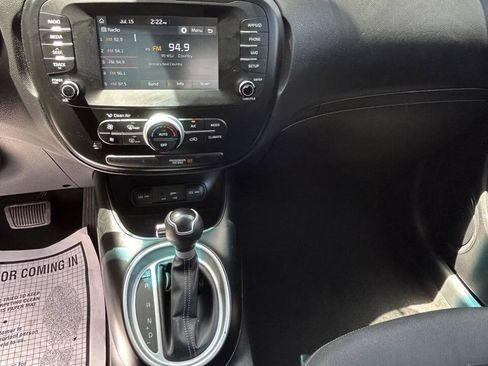 Used 2019 Kia Soul + FWD image 11
