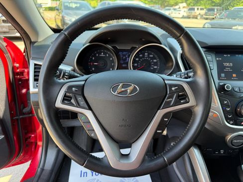 Used 2017 Hyundai Veloster FWD image 13