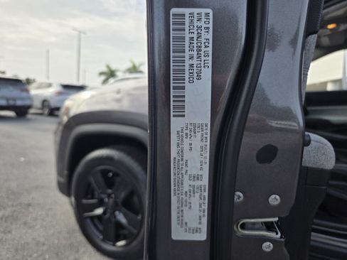 Used 2022 Jeep Compass Latitude FWD image 19