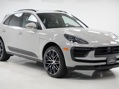 Certified 2025 Porsche Macan image 8