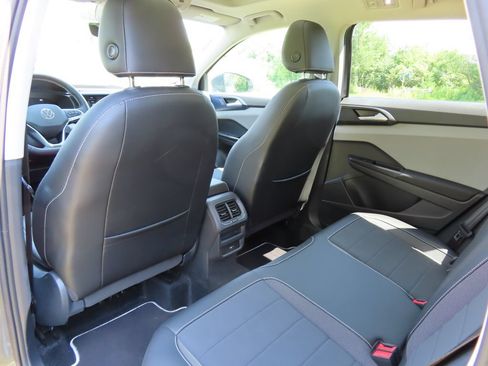 Used 2023 Volkswagen Taos SE w/ Panoramic Sunroof Package AWD/4WD image 24