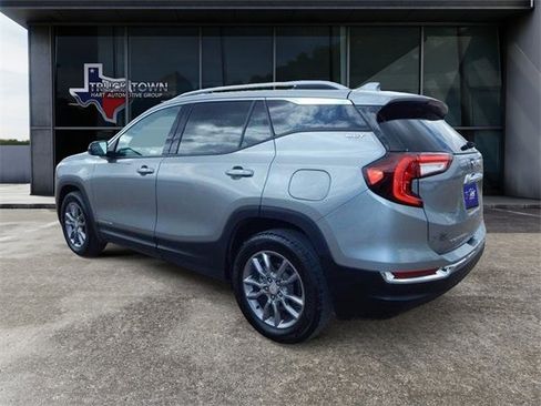 Used 2024 GMC Terrain SLT image 6