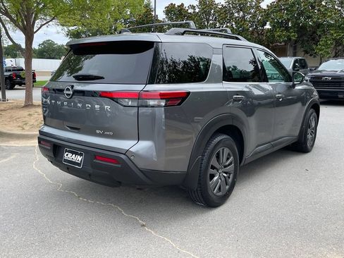 Used 2022 Nissan Pathfinder SV AWD/4WD image 8