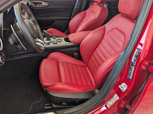 Used 2022 Alfa Romeo Giulia Veloce RWD image 17