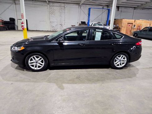 Used 2014 Ford Fusion SE FWD image 4