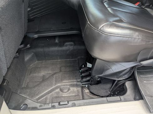 Used 2023 Chrysler Pacifica Touring-L FWD image 38