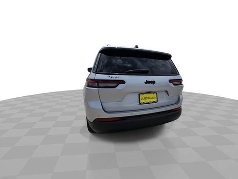 Used 2024 Jeep Grand Cherokee L Altitude RWD image 7