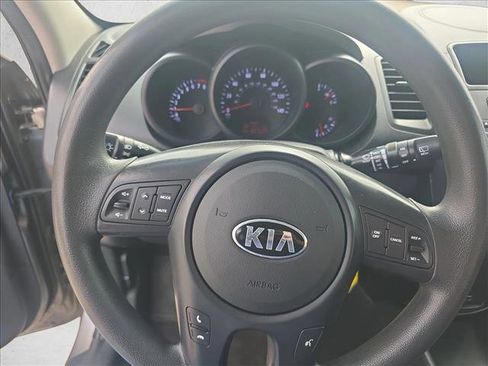 Used 2013 Kia Soul FWD image 11