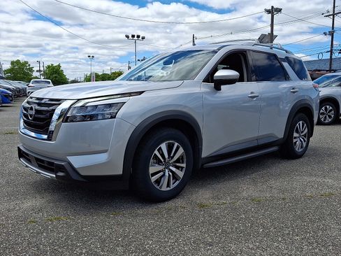 Certified 2023 Nissan Pathfinder SL AWD/4WD image 3
