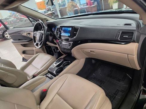 Used 2020 Honda Pilot Touring image 9