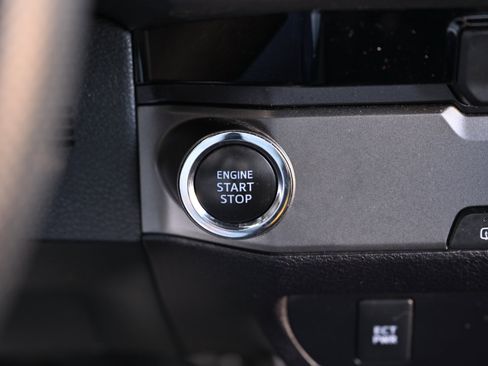 Used 2016 Toyota Tacoma TRD Sport image 21