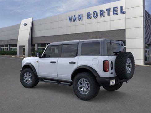 New 2025 Ford Bronco Badlands image 4