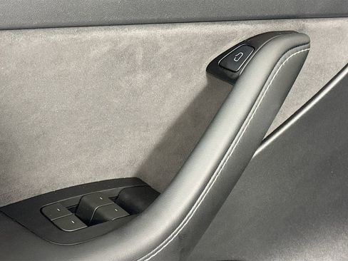 Used 2024 Tesla Model Y Long Range image 19