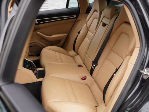 Used 2022 Porsche Panamera Platinum Edition image 23