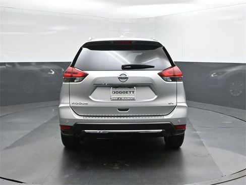 Used 2020 Nissan Rogue SV image 8