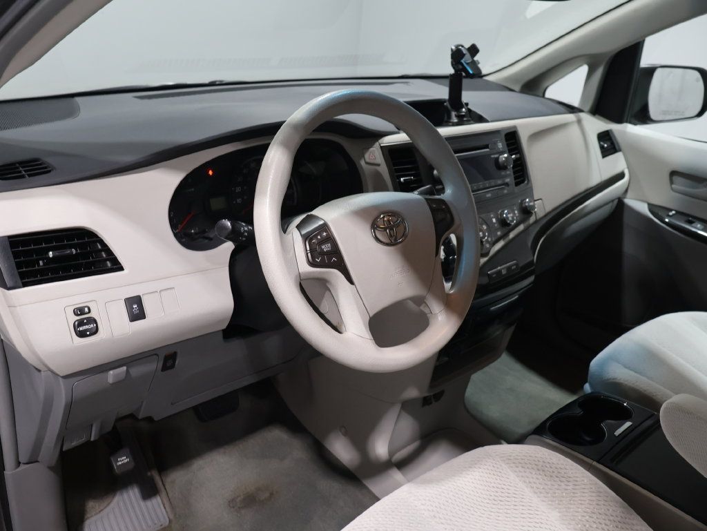 Used 2012 Toyota Sienna LE w/ Towing Pkg AWD/4WD image 14