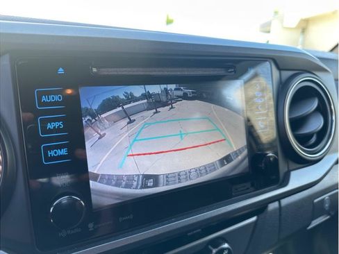 Used 2018 Toyota Tacoma TRD Sport w/ Exterior Package AWD/4WD image 20