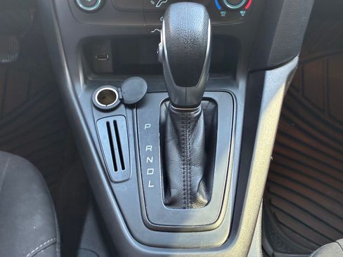 Used 2017 Ford Focus SE FWD image 24